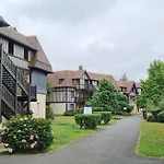 Balcon Avec Vue Sur Le Golf - Parking Gratuit Sur Place Et Piscine Chauffee 多维尔