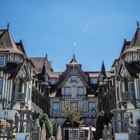 Balcon Avec Vue Sur Le Golf - Parking Gratuit Sur Place Et Piscine Chauffee Appartement