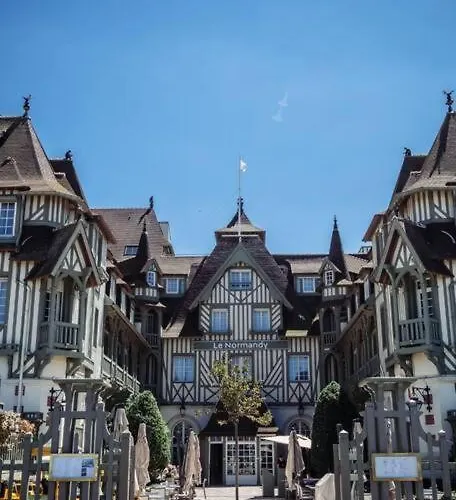Balcon Avec Vue Sur Le Golf - Parking Gratuit Sur Place Et Piscine Chauffée Apartamento