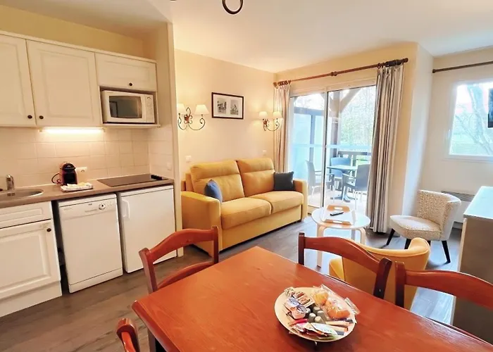 Balcon Avec Vue Sur Le Golf - Parking Gratuit Sur Place Et Piscine Chauffée * Deauville